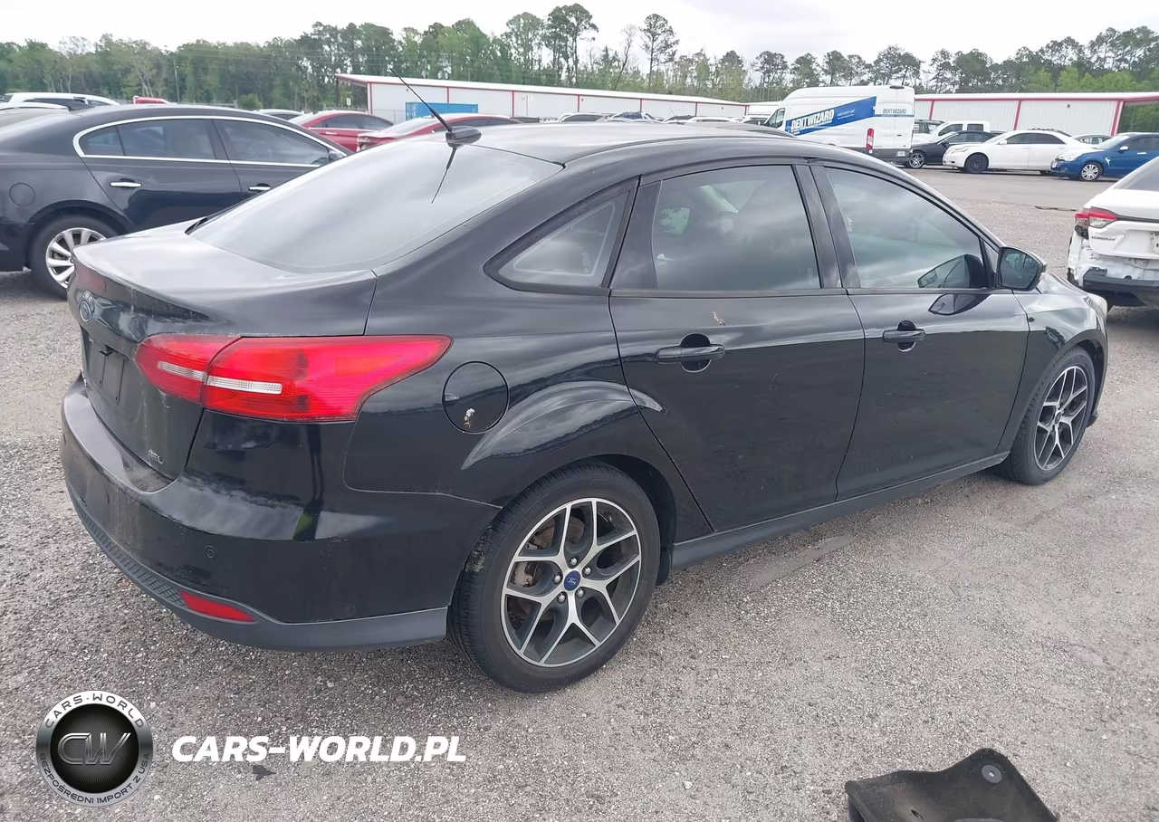 2017 Ford Focus Sel VIN:1FADP3H29HL288993 - 4