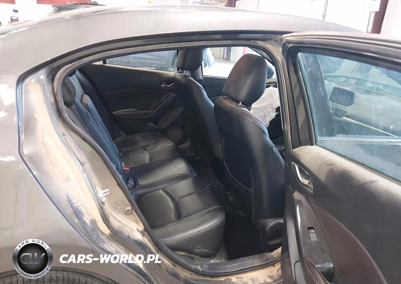 2018 Mazda Mazda3 Touring VIN:3MZBN1V3XJM192297 - 8