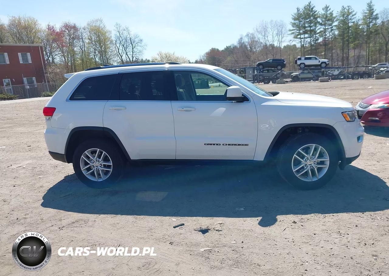 2017 Jeep Grand Cherokee Laredo 4X4 VIN:1C4RJFAG2HC651627 - 13