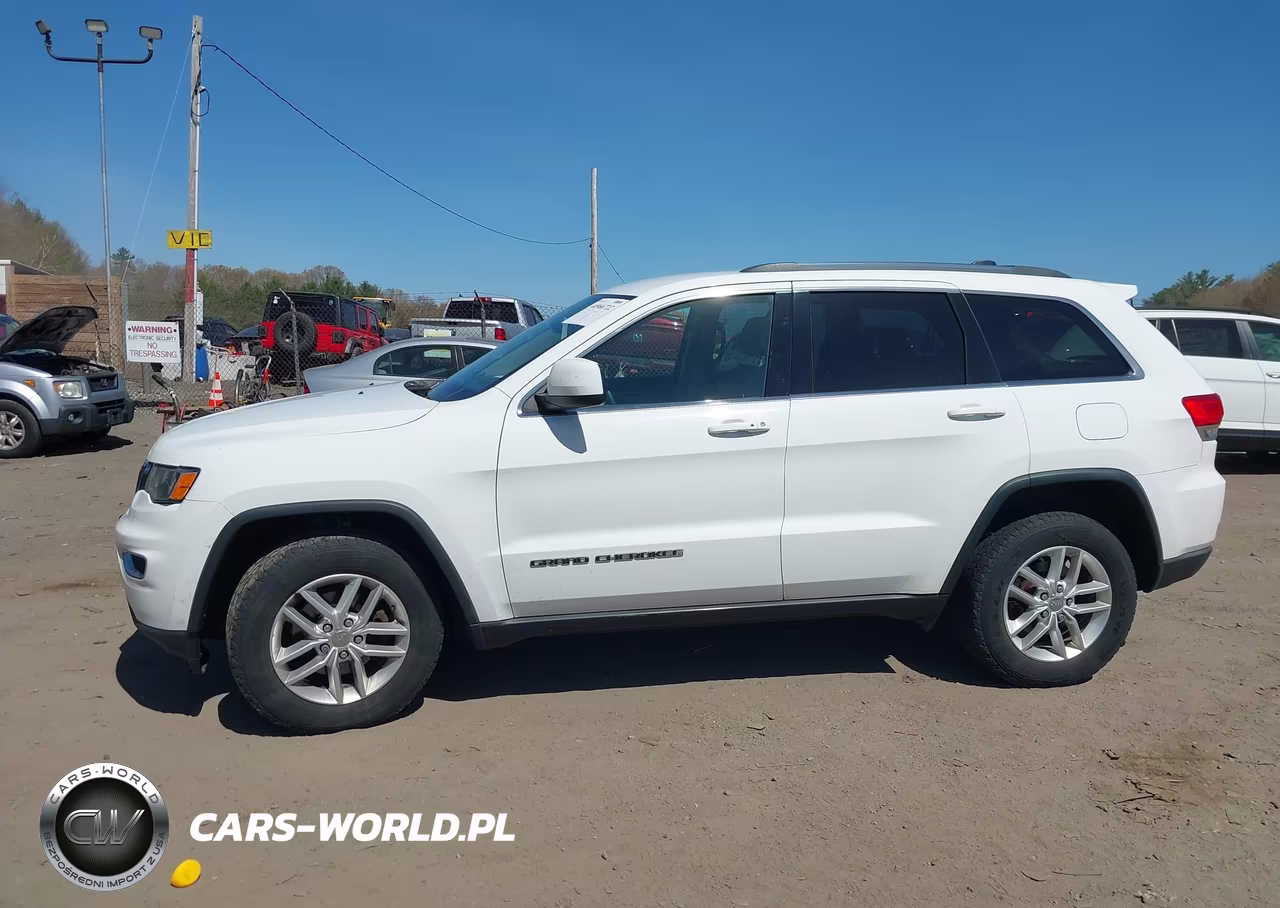 2017 Jeep Grand Cherokee Laredo 4X4 VIN:1C4RJFAG2HC651627 - 14