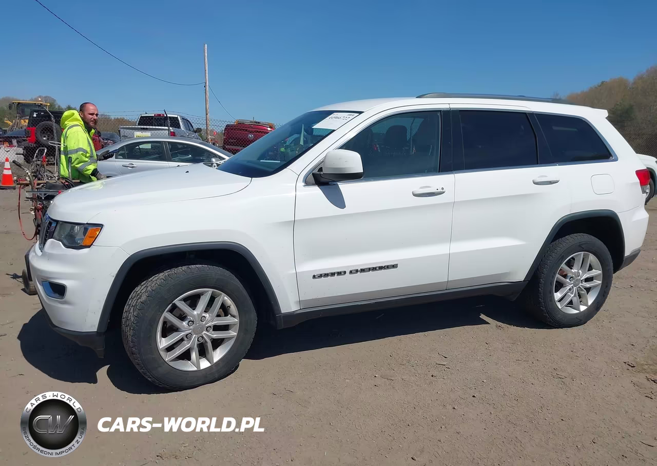 2017 Jeep Grand Cherokee Laredo 4X4 VIN:1C4RJFAG2HC651627 - 2