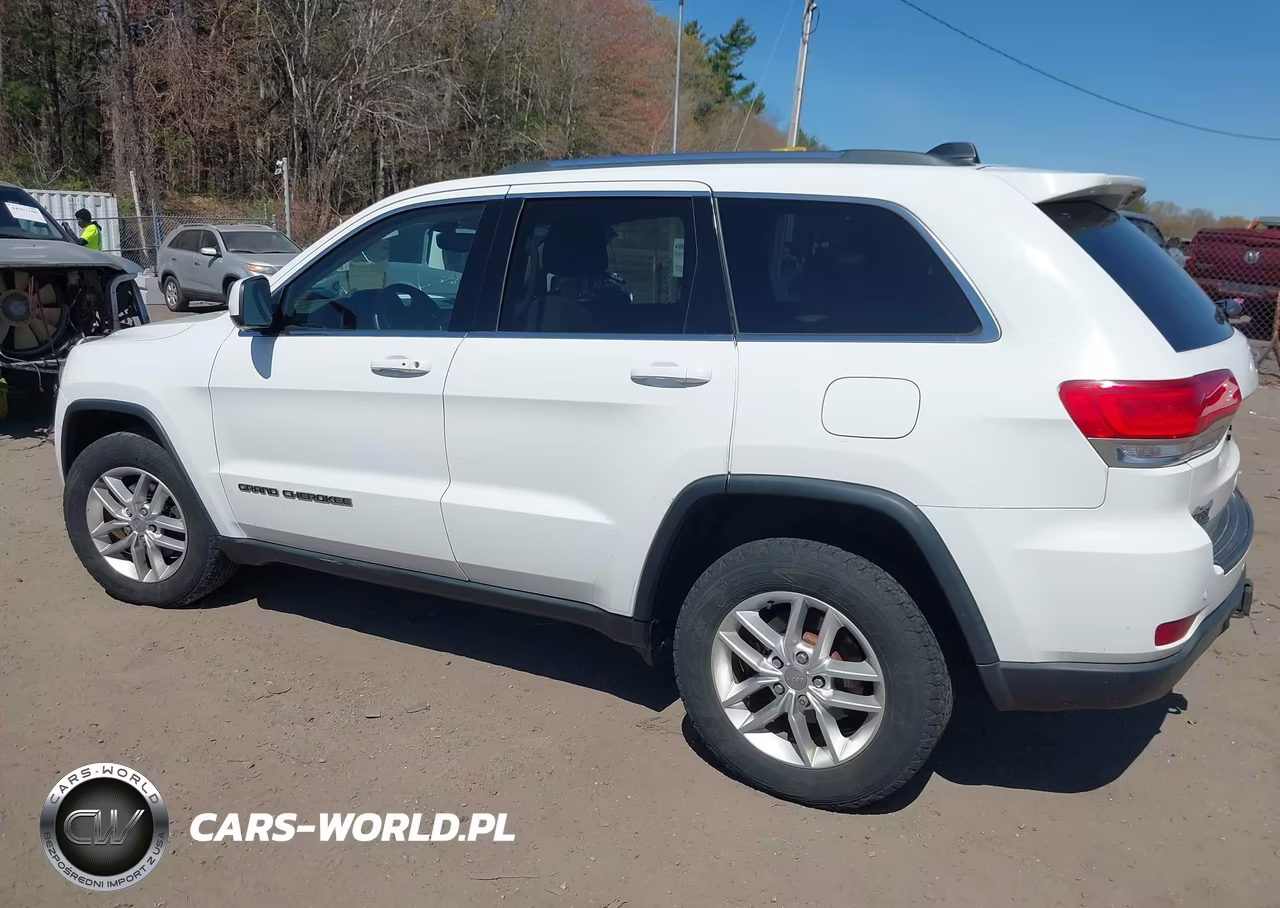 2017 Jeep Grand Cherokee Laredo 4X4 VIN:1C4RJFAG2HC651627 - 3