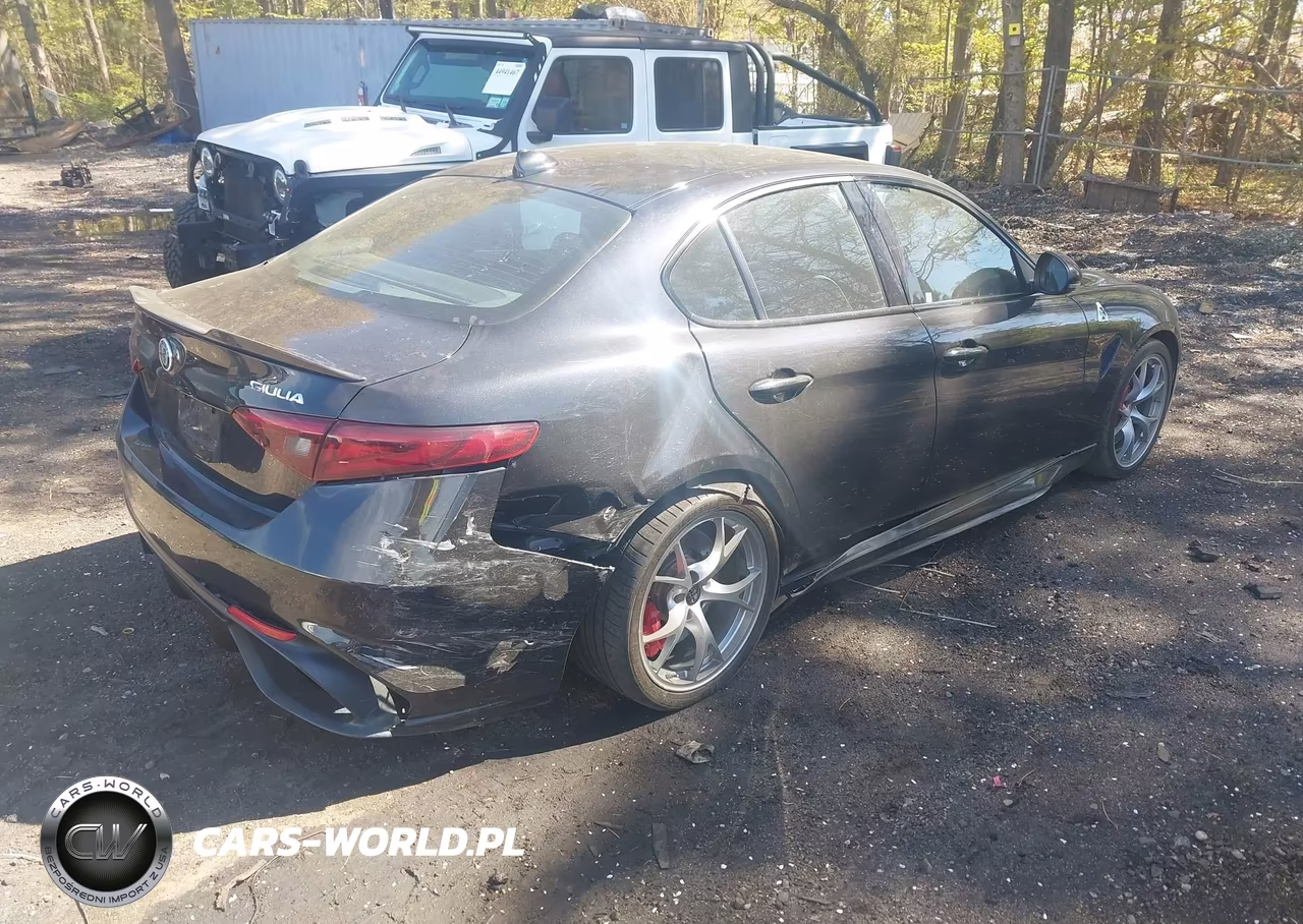 2018 Alfa Romeo Giulia Quadrifoglio Rwd VIN:ZARFAEAV7J7578447 - 4