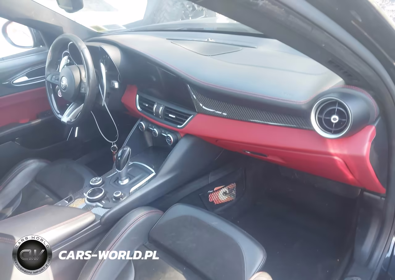 2018 Alfa Romeo Giulia Quadrifoglio Rwd VIN:ZARFAEAV7J7578447 - 5