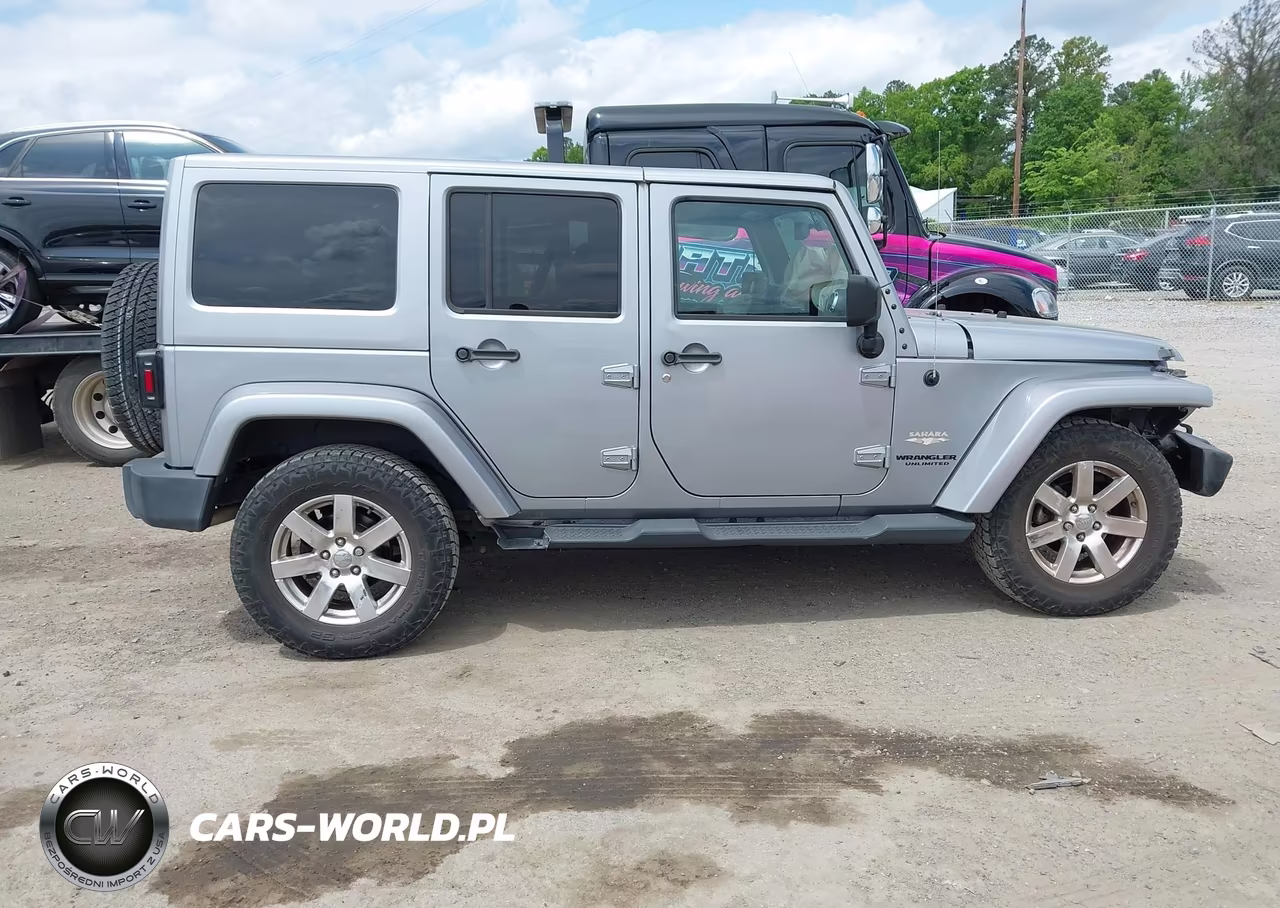 2015 Jeep Wrangler Unlimited Sahara VIN:1C4BJWEG0FL504067 - 13