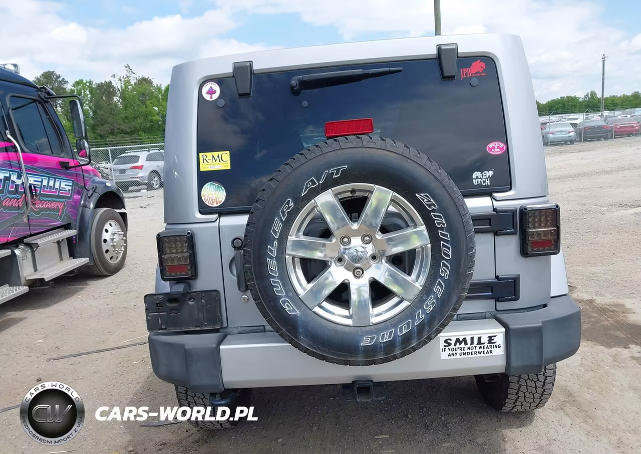 2015 Jeep Wrangler Unlimited Sahara VIN:1C4BJWEG0FL504067 - 16