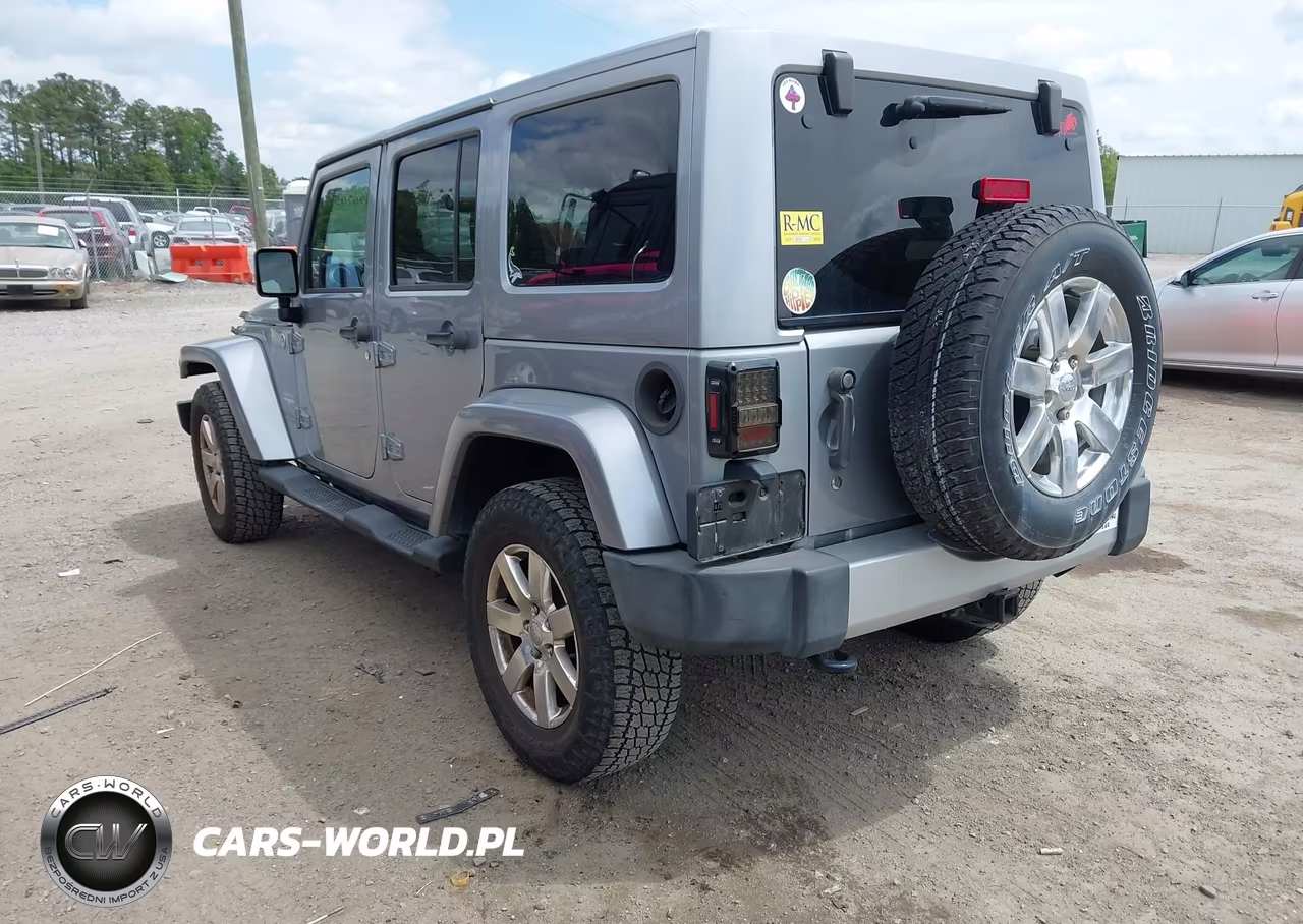 2015 Jeep Wrangler Unlimited Sahara VIN:1C4BJWEG0FL504067 - 3