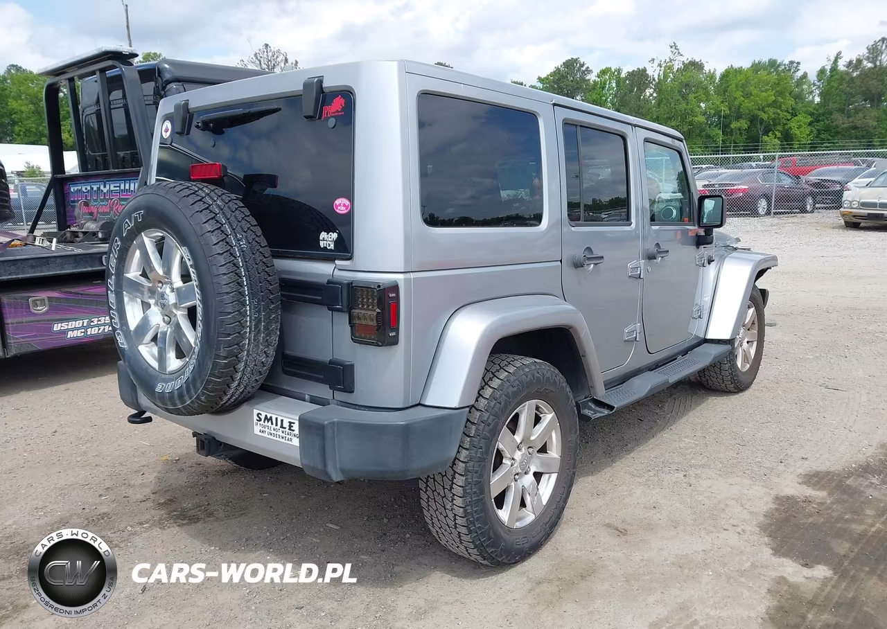 2015 Jeep Wrangler Unlimited Sahara VIN:1C4BJWEG0FL504067 - 4