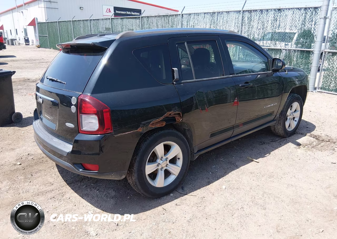 2014 Jeep Compass Latitude VIN:1C4NJDEB0ED551694 - 4