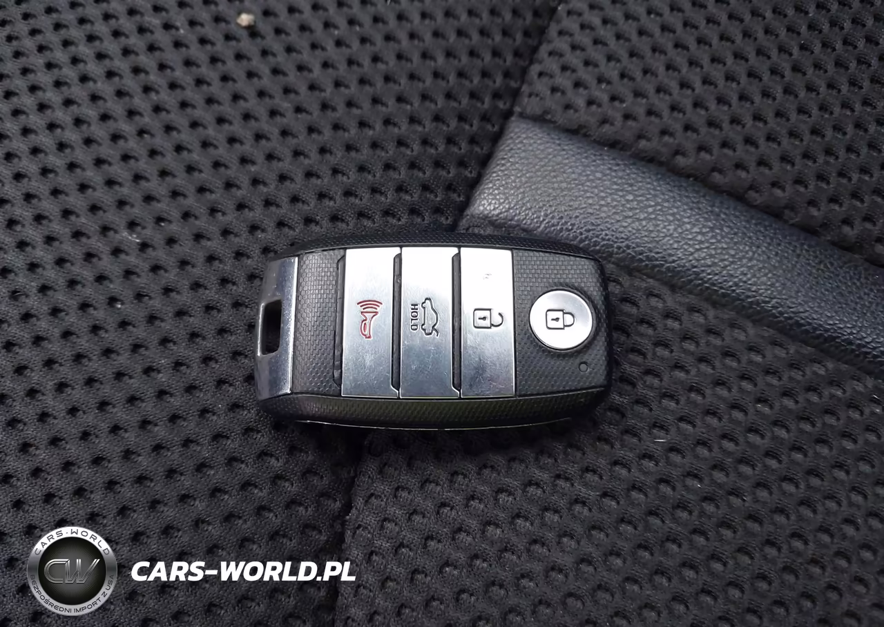 2019 Kia Optima S VIN:5XXGT4L33KG290755 - 11
