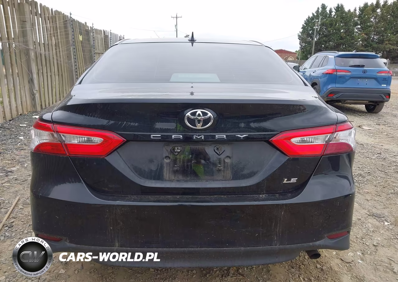 2019 Toyota Camry Le VIN:4T1B11HK5KU185865 - 17