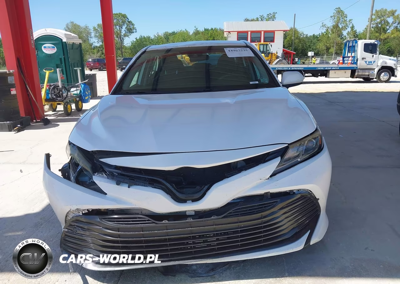 2020 Toyota Camry Le VIN:4T1C11AK6LU892912 - 12