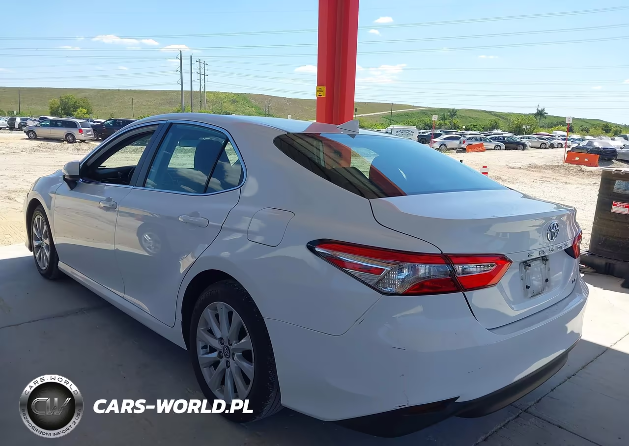 2020 Toyota Camry Le VIN:4T1C11AK6LU892912 - 3