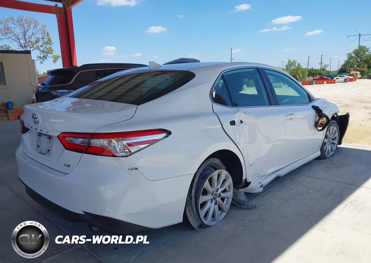2020 Toyota Camry Le VIN:4T1C11AK6LU892912 - 4