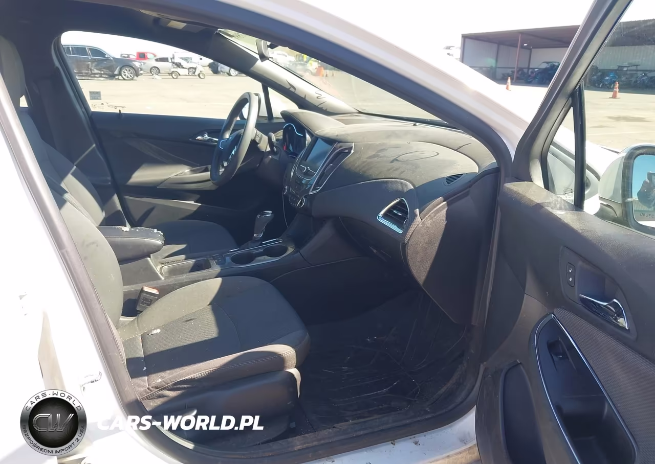 2019 Chevrolet Cruze Lt VIN:1G1BE5SM8K7110644 - 5