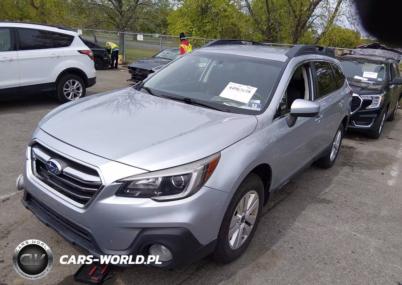 2018 Subaru Outback 2.5I Premium VIN:4S4BSACC1J3268212 - 2