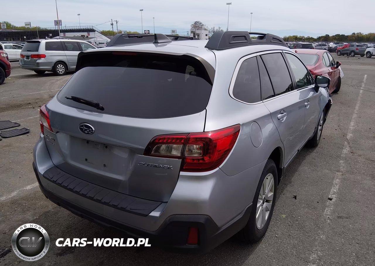 2018 Subaru Outback 2.5I Premium VIN:4S4BSACC1J3268212 - 4