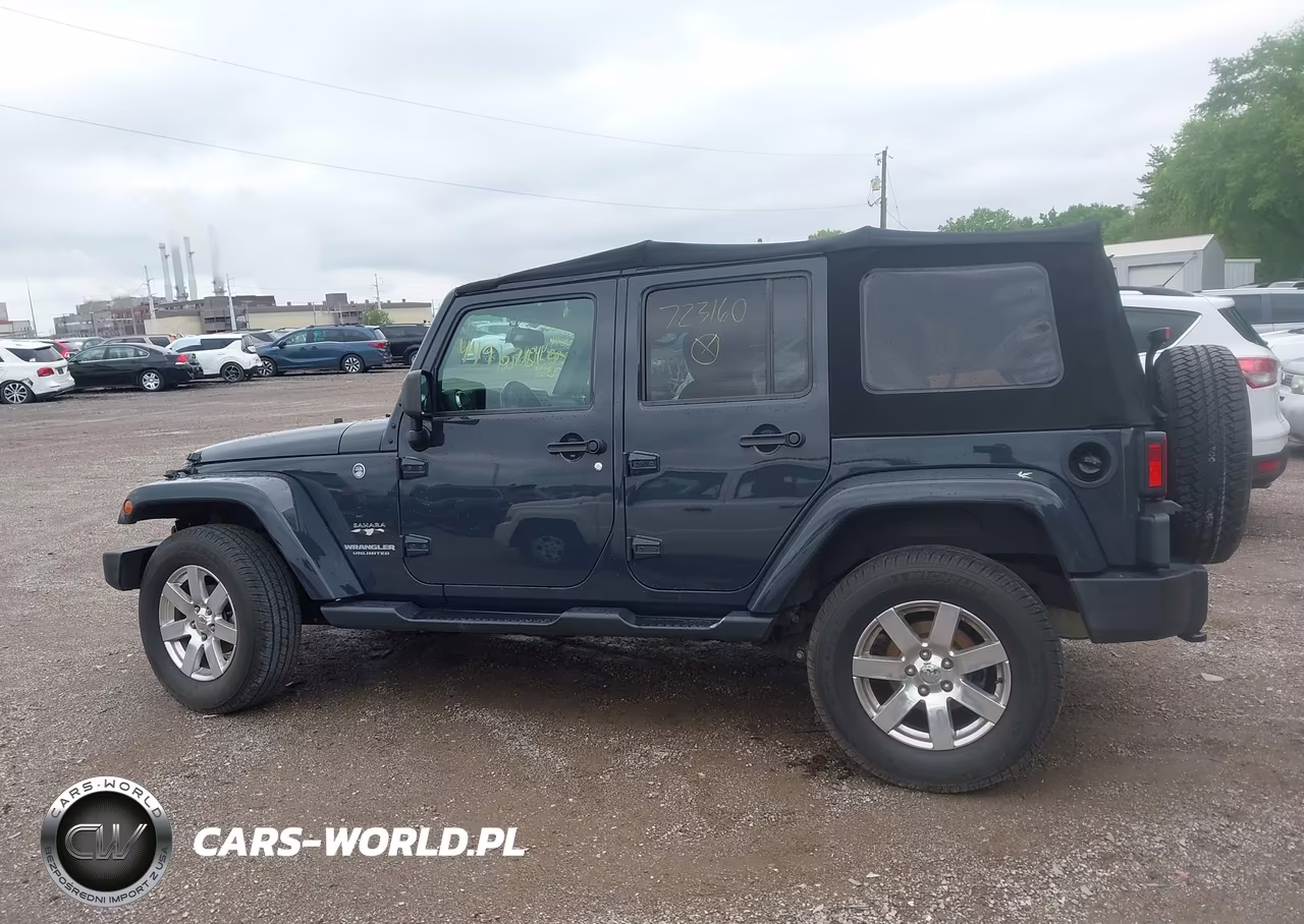 2017 Jeep Wrangler Unlimited Sahara 4X4 VIN:1C4BJWEG7HL723160 - 14