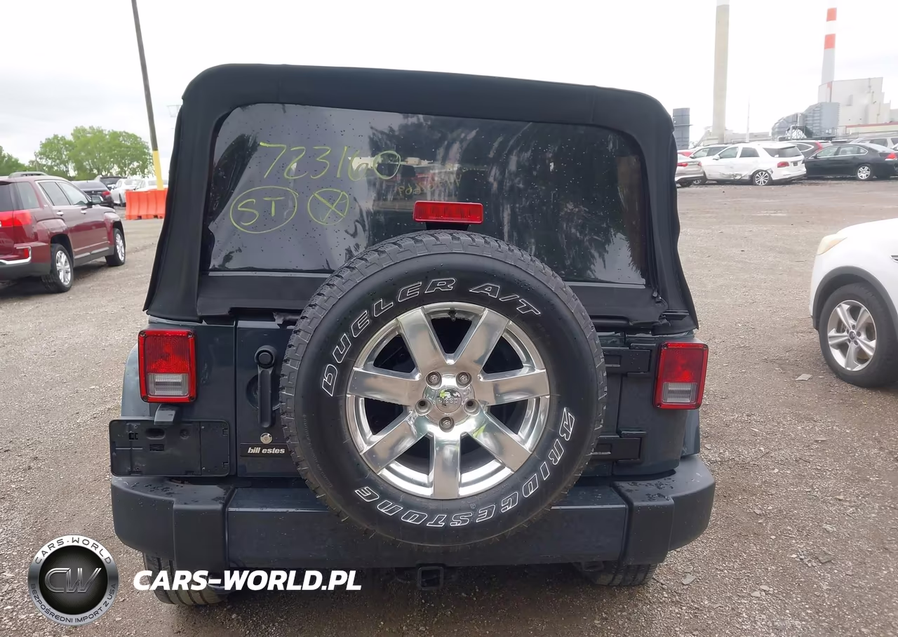 2017 Jeep Wrangler Unlimited Sahara 4X4 VIN:1C4BJWEG7HL723160 - 16