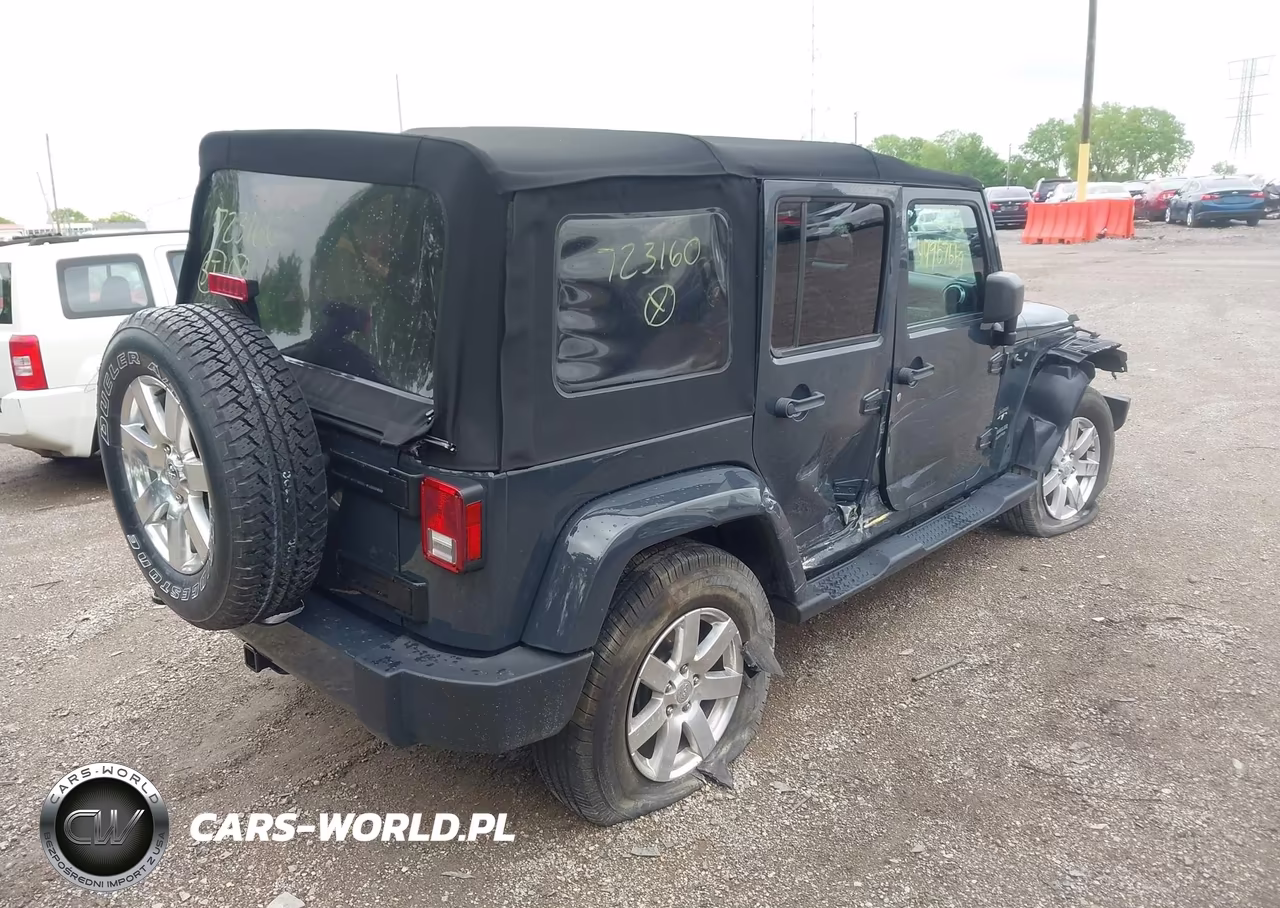 2017 Jeep Wrangler Unlimited Sahara 4X4 VIN:1C4BJWEG7HL723160 - 4