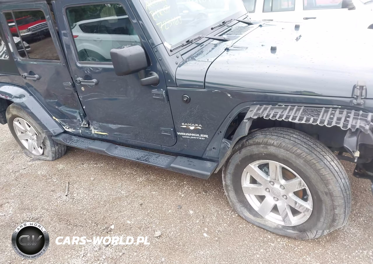 2017 Jeep Wrangler Unlimited Sahara 4X4 VIN:1C4BJWEG7HL723160 - 6