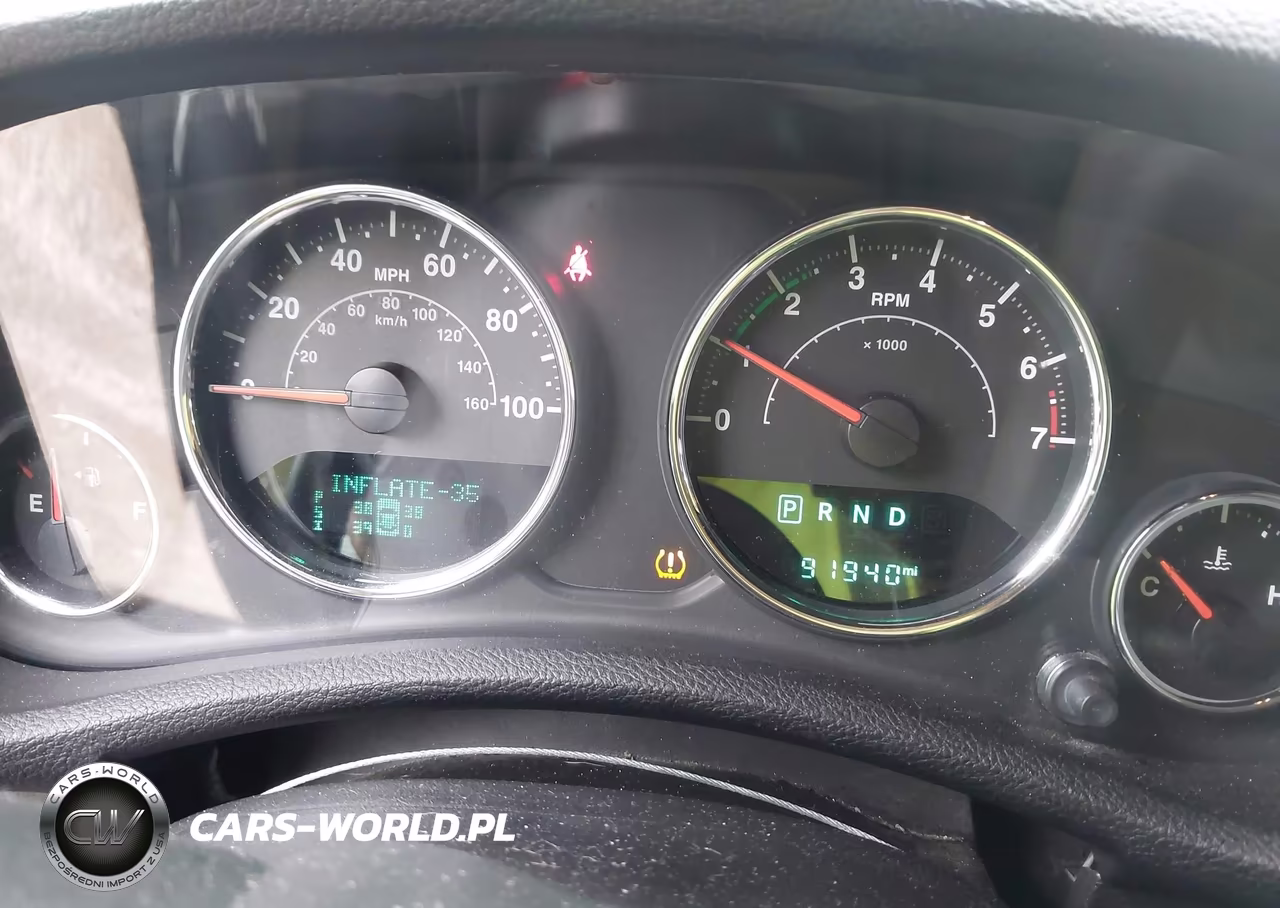 2017 Jeep Wrangler Unlimited Sahara 4X4 VIN:1C4BJWEG7HL723160 - 7