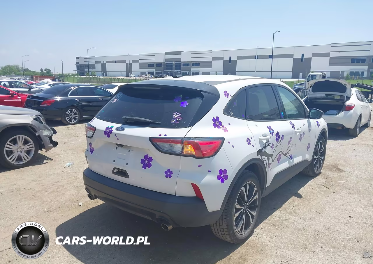 2021 Ford Escape Se Hybrid VIN:1FMCU0BZ4MUA26818 - 4