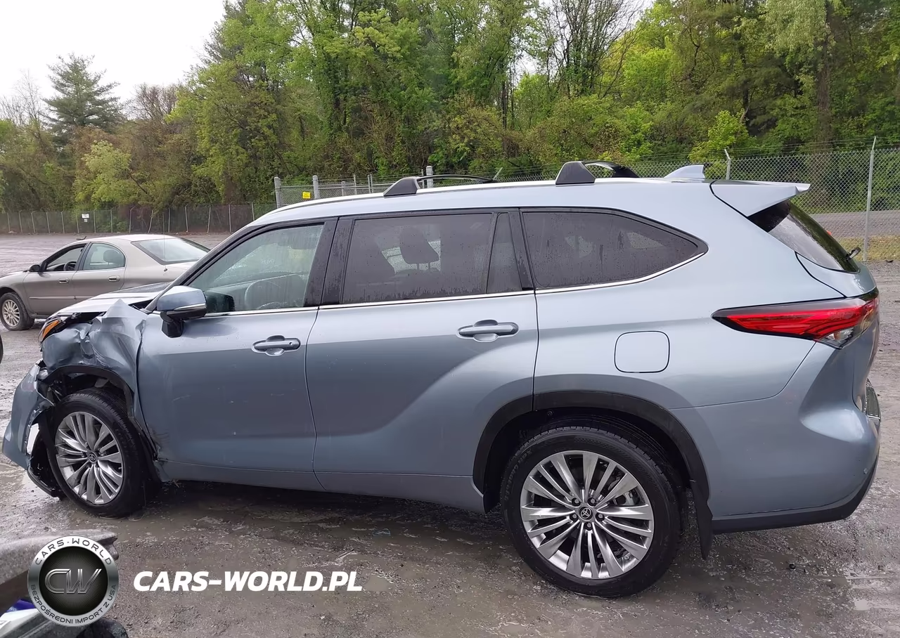 2023 Toyota Highlander Platinum VIN:5TDKDRBH2PS527453 - 14