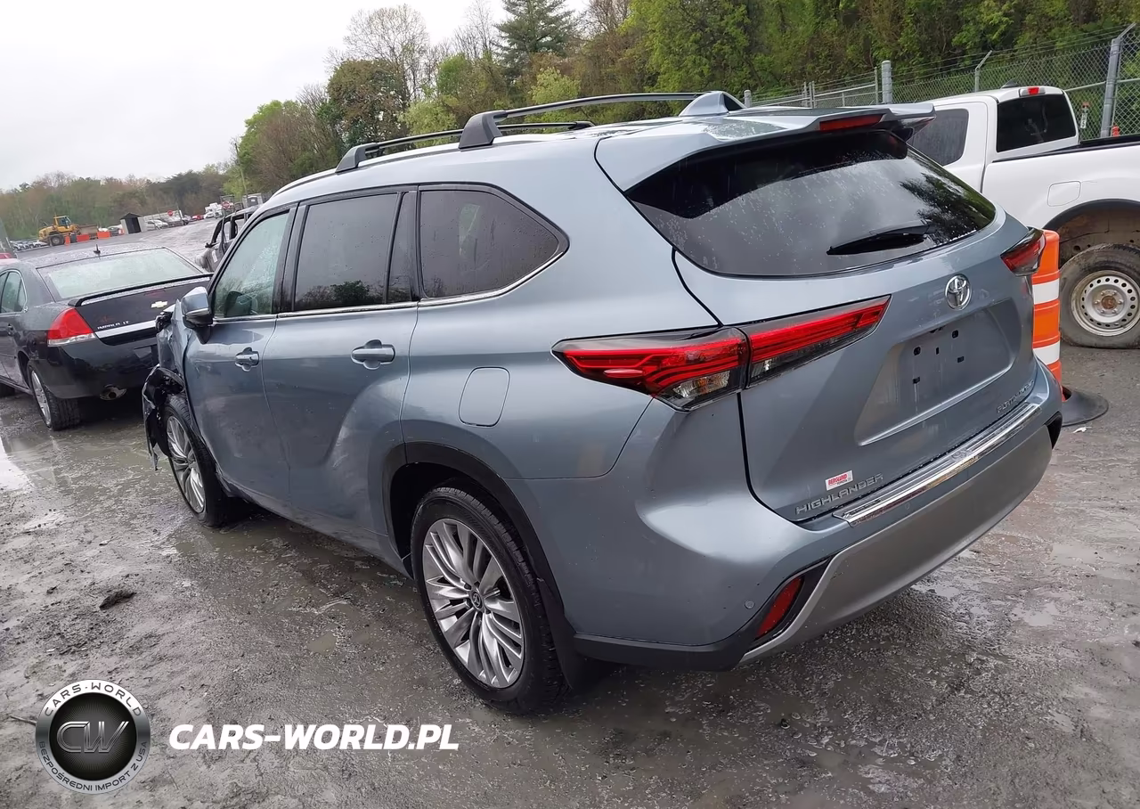 2023 Toyota Highlander Platinum VIN:5TDKDRBH2PS527453 - 3