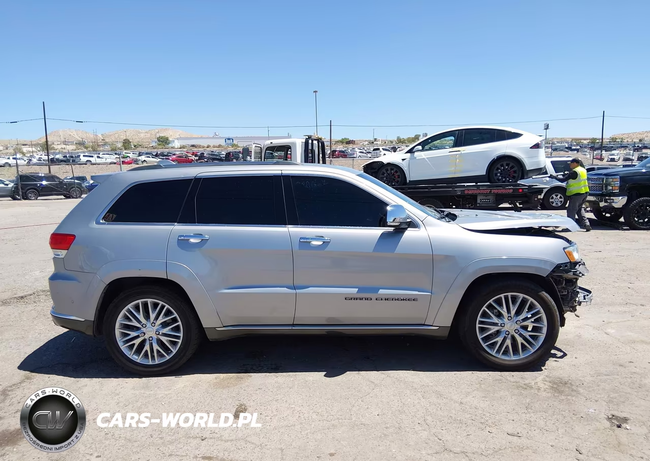 2018 Jeep Grand Cherokee Summit 4X4 VIN:1C4RJFJG5JC335743 - 14