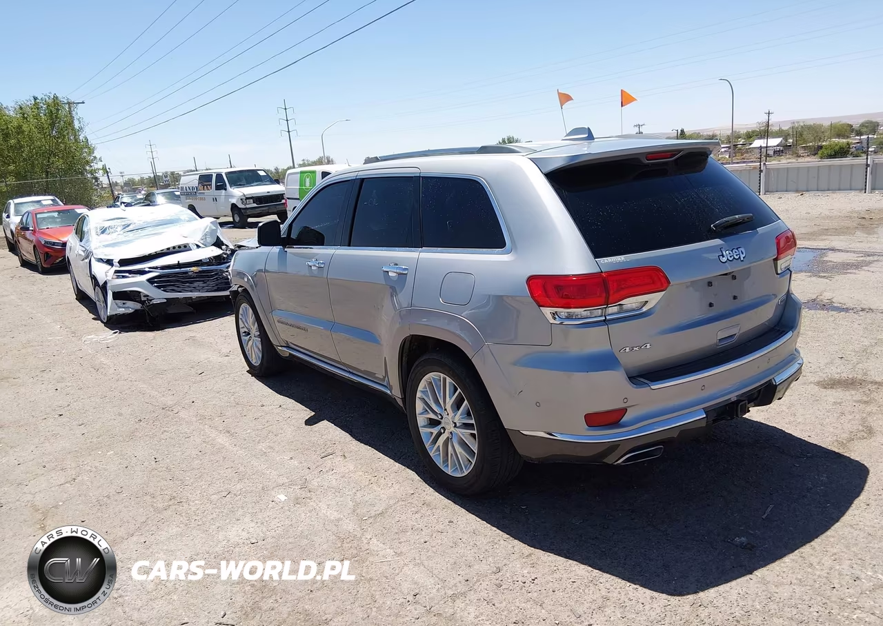 2018 Jeep Grand Cherokee Summit 4X4 VIN:1C4RJFJG5JC335743 - 3