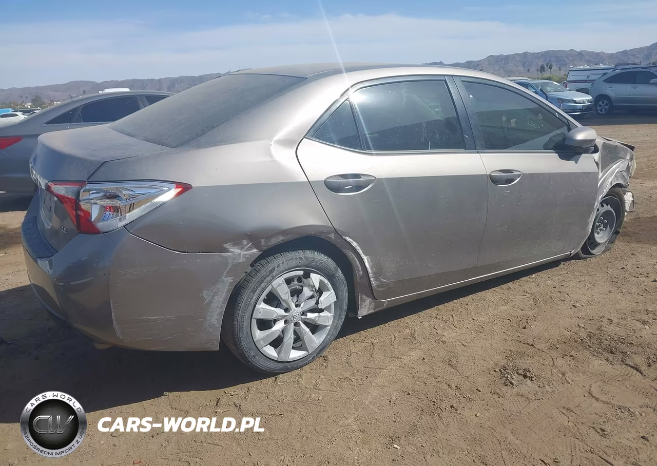 2015 Toyota Corolla Le VIN:5YFBURHE5FP294415 - 4