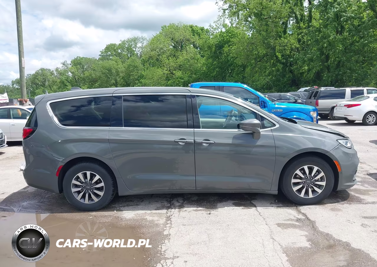 2022 Chrysler Pacifica Hybrid Touring L VIN:2C4RC1L7XNR118891 - 14