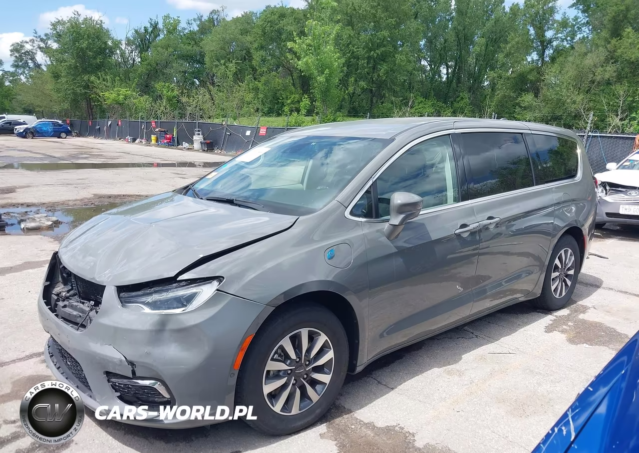 2022 Chrysler Pacifica Hybrid Touring L VIN:2C4RC1L7XNR118891 - 15