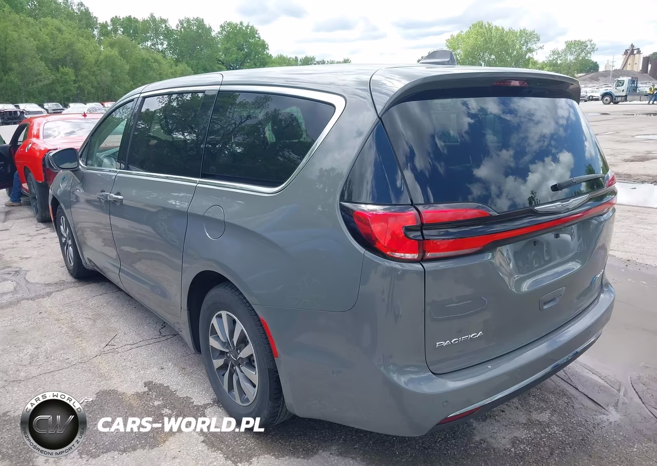 2022 Chrysler Pacifica Hybrid Touring L VIN:2C4RC1L7XNR118891 - 3