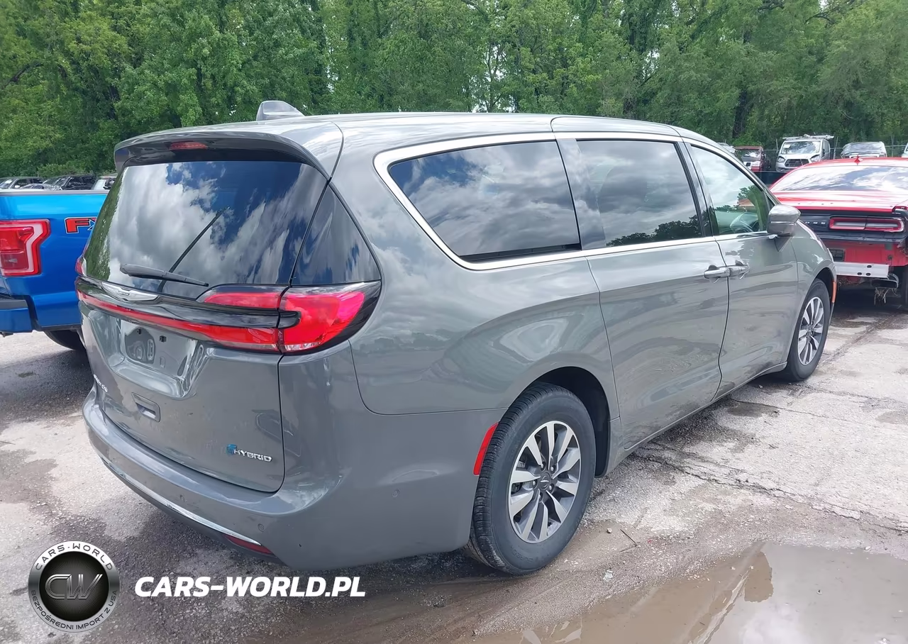 2022 Chrysler Pacifica Hybrid Touring L VIN:2C4RC1L7XNR118891 - 4