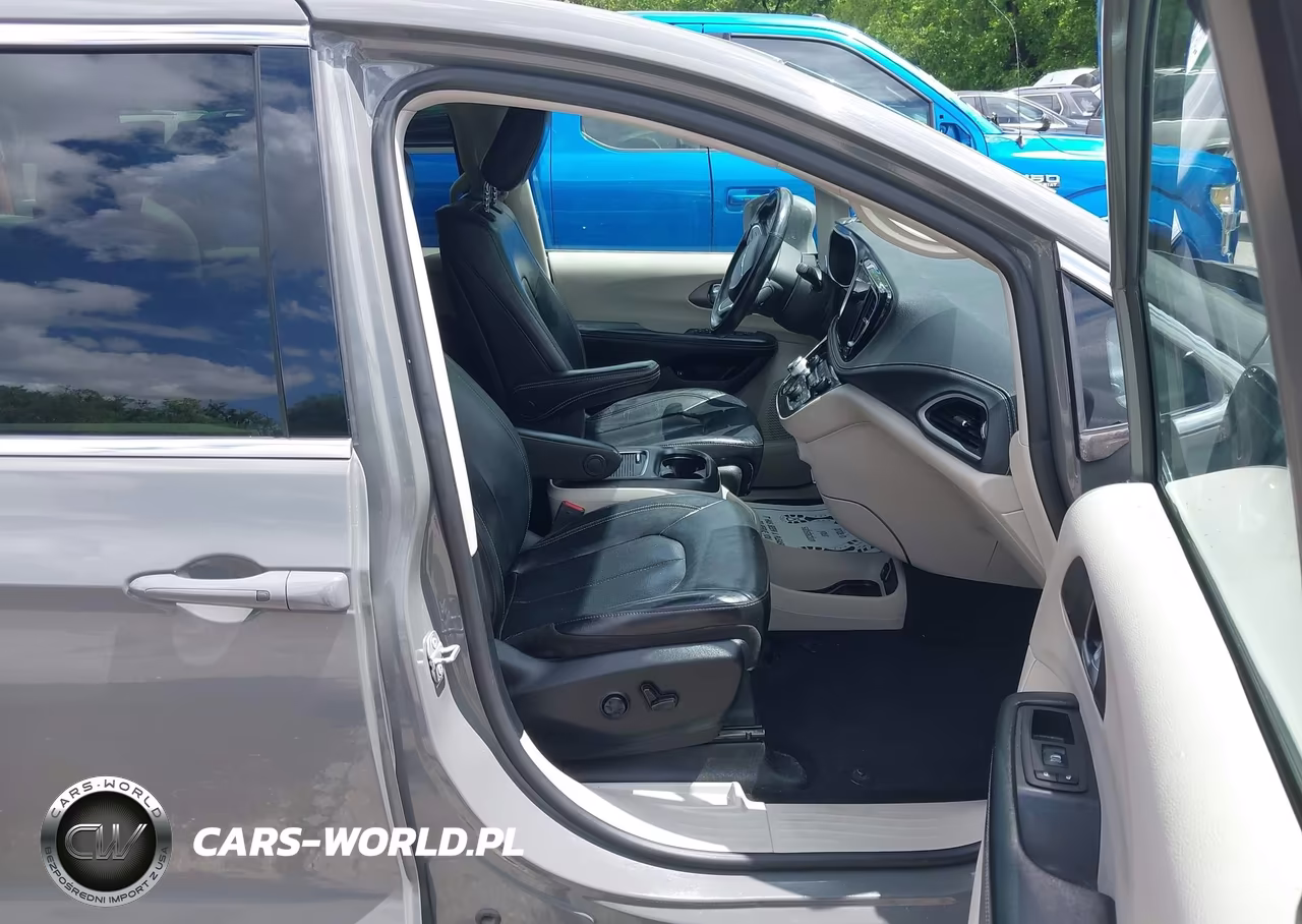 2022 Chrysler Pacifica Hybrid Touring L VIN:2C4RC1L7XNR118891 - 5