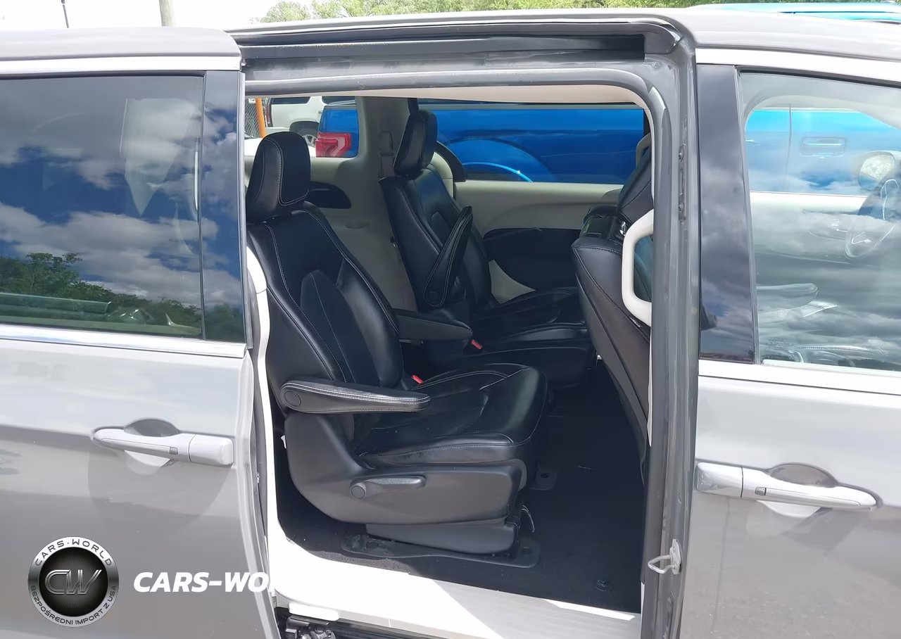 2022 Chrysler Pacifica Hybrid Touring L VIN:2C4RC1L7XNR118891 - 8