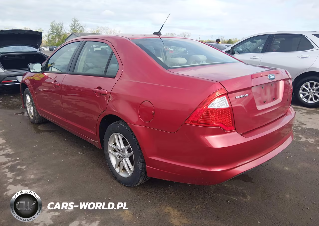 2010 Ford Fusion S VIN:3FAHP0GA5AR424505 - 3