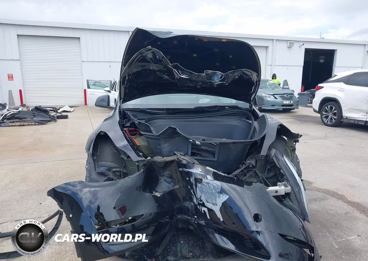 2021 Tesla Model Y Standard Range Rear-Wheel Drive VIN:5YJYGDED9MF110943 - 12