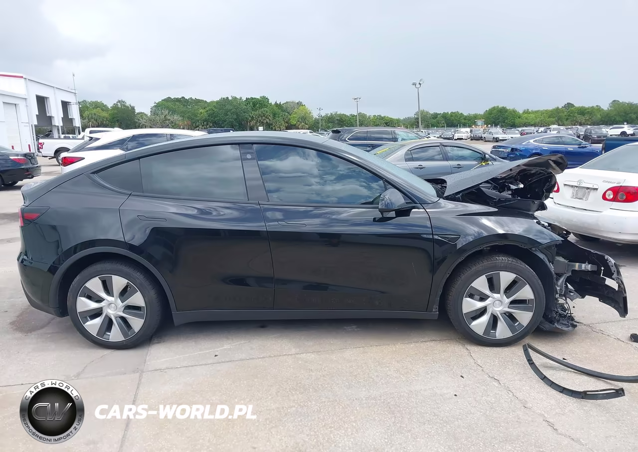 2021 Tesla Model Y Standard Range Rear-Wheel Drive VIN:5YJYGDED9MF110943 - 13