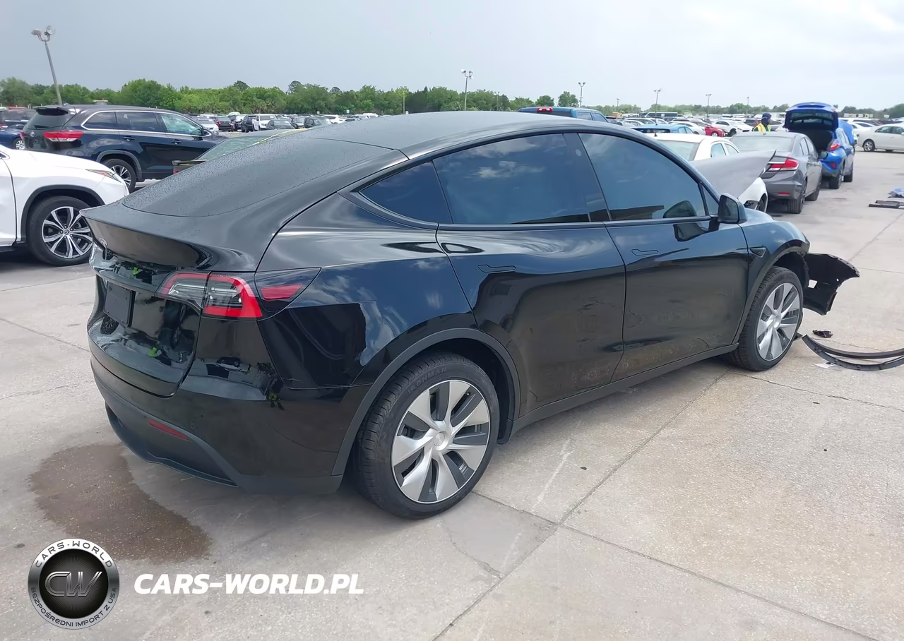 2021 Tesla Model Y Standard Range Rear-Wheel Drive VIN:5YJYGDED9MF110943 - 4