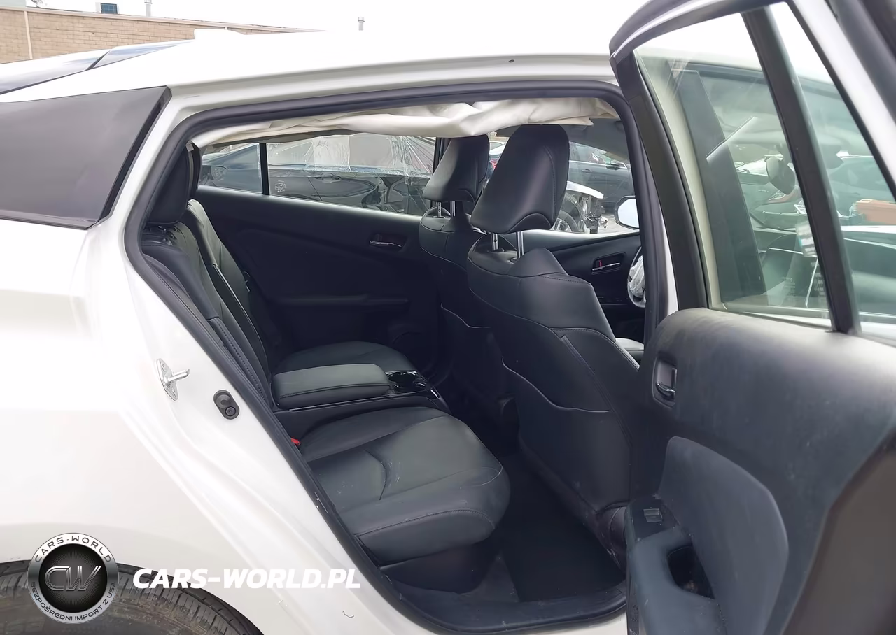 2019 Toyota Prius Prime Advanced VIN:JTDKARFP4K3118343 - 8