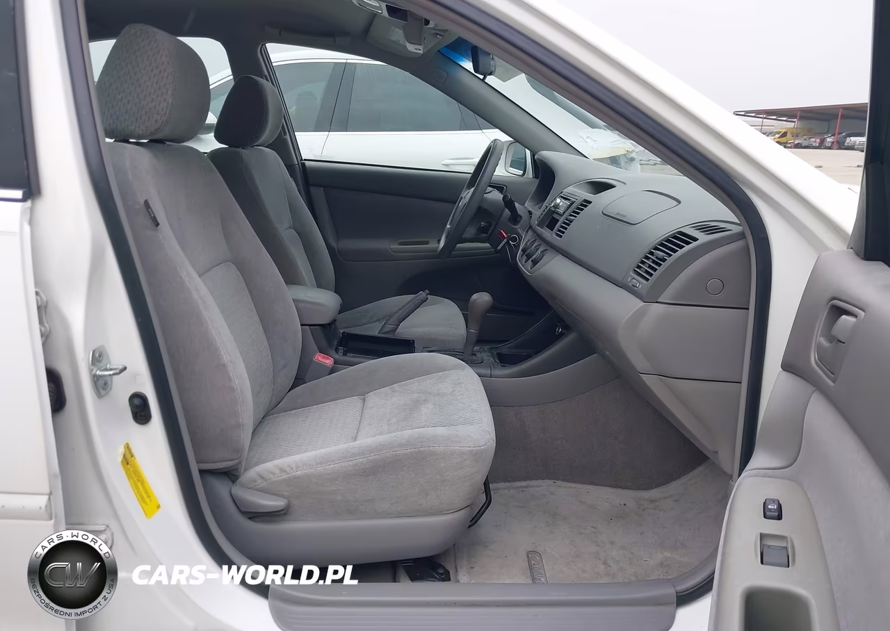 2004 Toyota Camry Le VIN:4T1BE30K24U370972 - 5