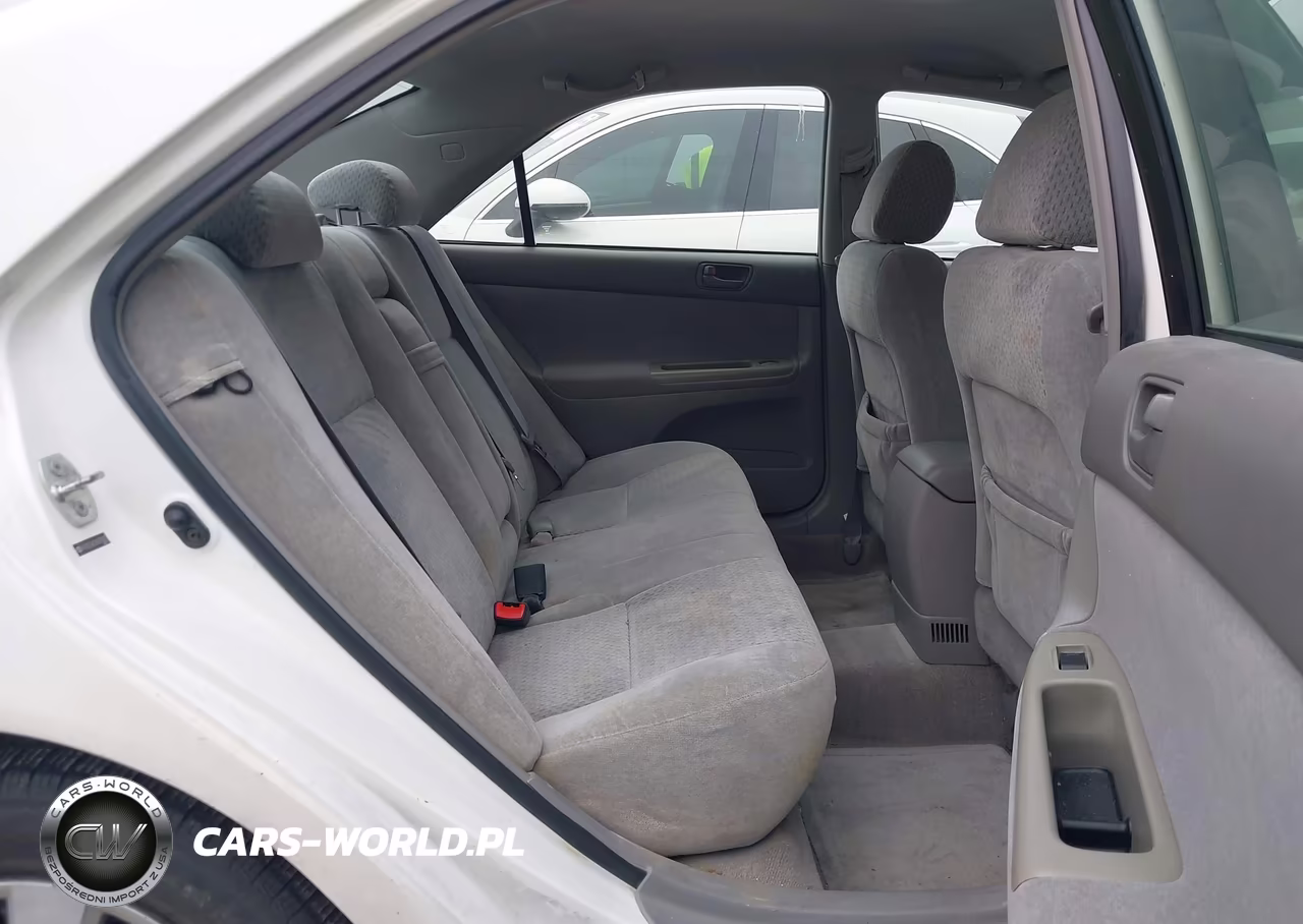 2004 Toyota Camry Le VIN:4T1BE30K24U370972 - 8