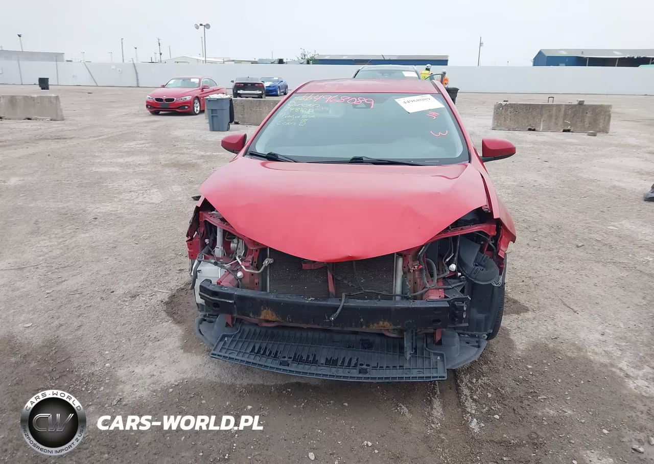 2018 Toyota Corolla Le VIN:5YFBURHE3JP851931 - 13