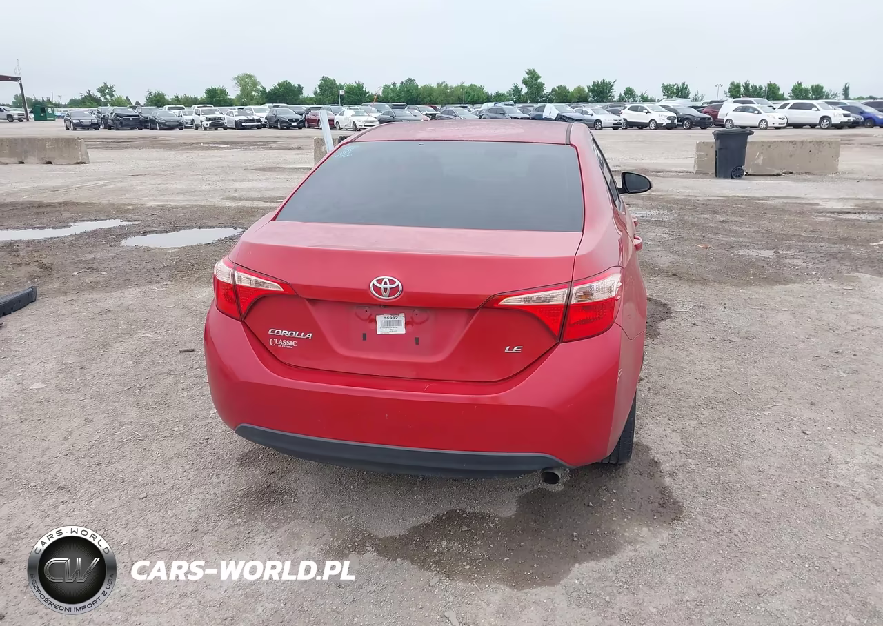 2018 Toyota Corolla Le VIN:5YFBURHE3JP851931 - 17