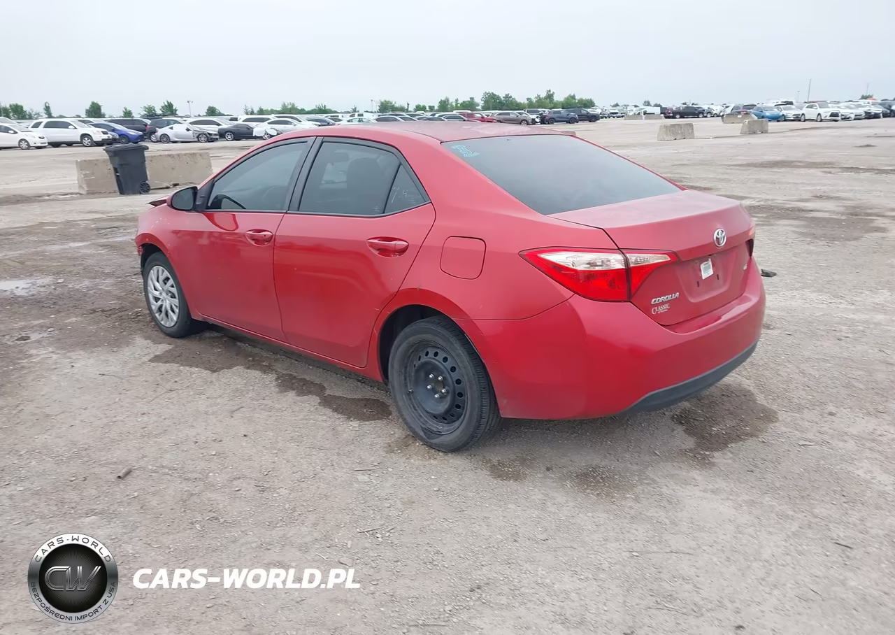 2018 Toyota Corolla Le VIN:5YFBURHE3JP851931 - 3