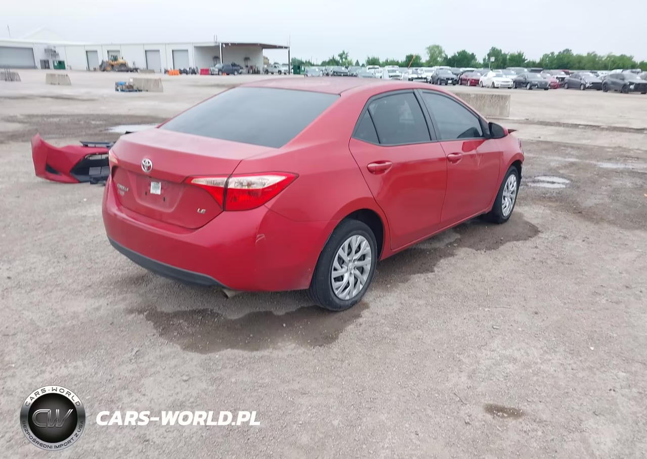 2018 Toyota Corolla Le VIN:5YFBURHE3JP851931 - 4