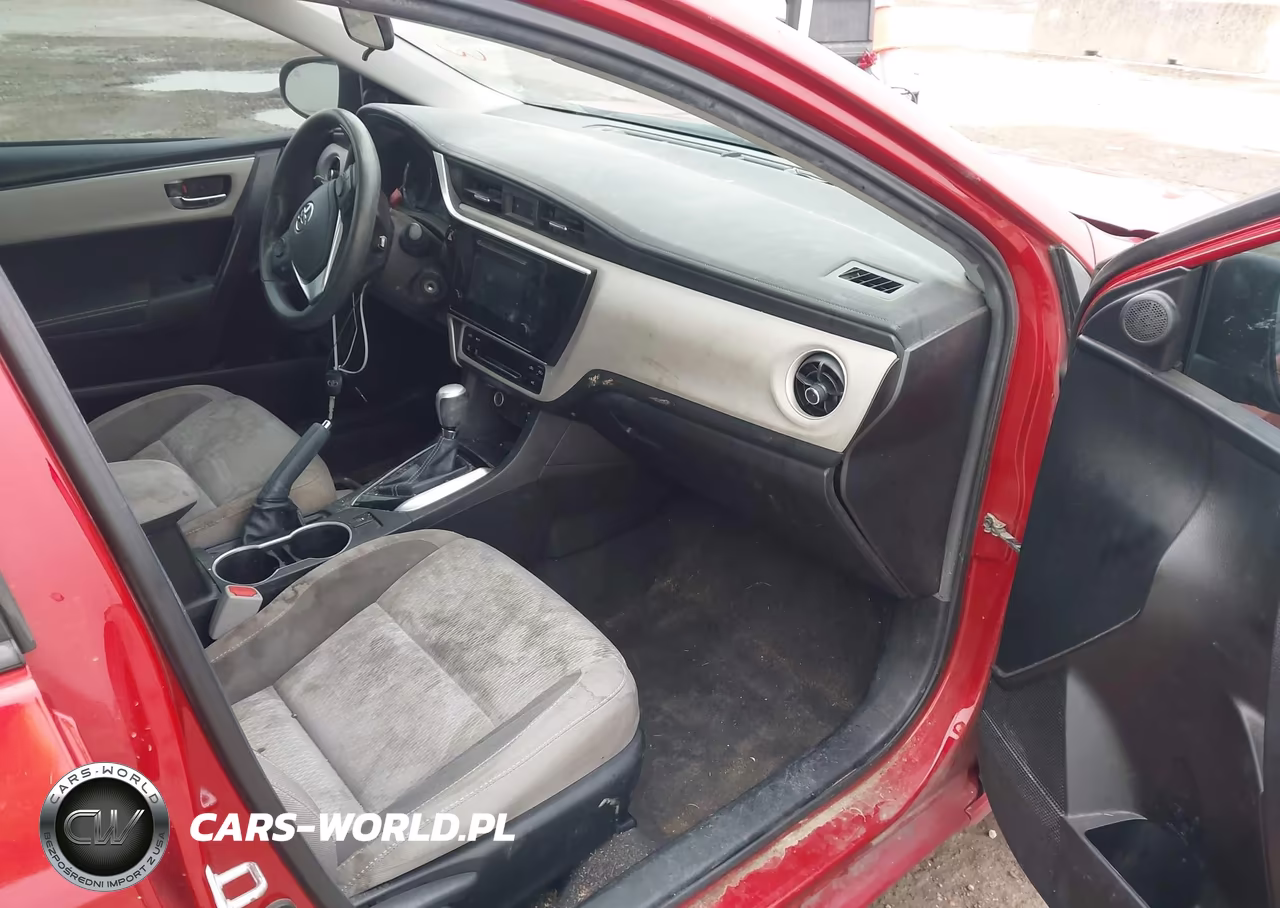 2018 Toyota Corolla Le VIN:5YFBURHE3JP851931 - 5